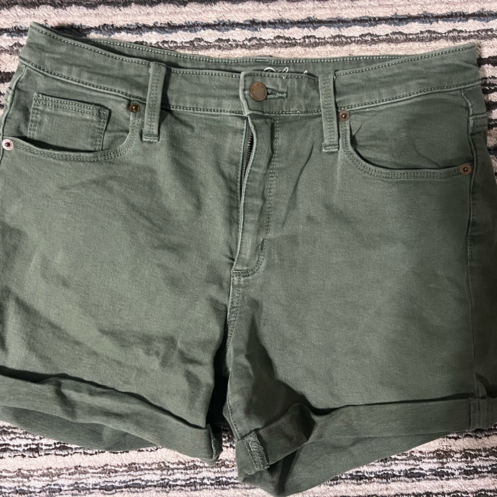 EUC Universal Thread Women's Green Shorts